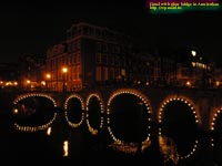 アムステルダム運河に浮かぶ眼鏡橋　撮影場所：アムステルダム、オランダ