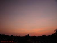 アンコールワットを包む朝焼け　撮影場所：シェムリアップ、カンボジア