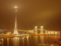 霧に包まれたマカオタワー( Macau Tower )　撮影場所：マカオ